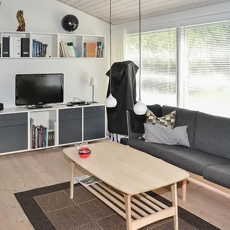 Three-bedroom Holiday In * Hals
